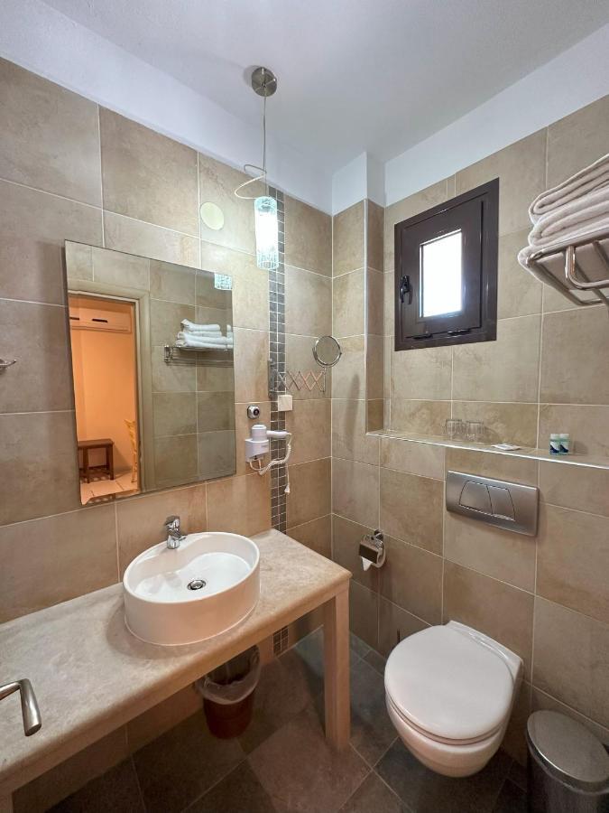 Hotel Afrodite نيوي بوروي المظهر الخارجي الصورة