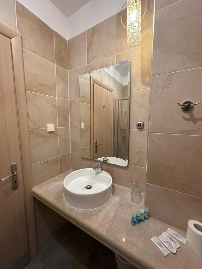 Hotel Afrodite نيوي بوروي المظهر الخارجي الصورة
