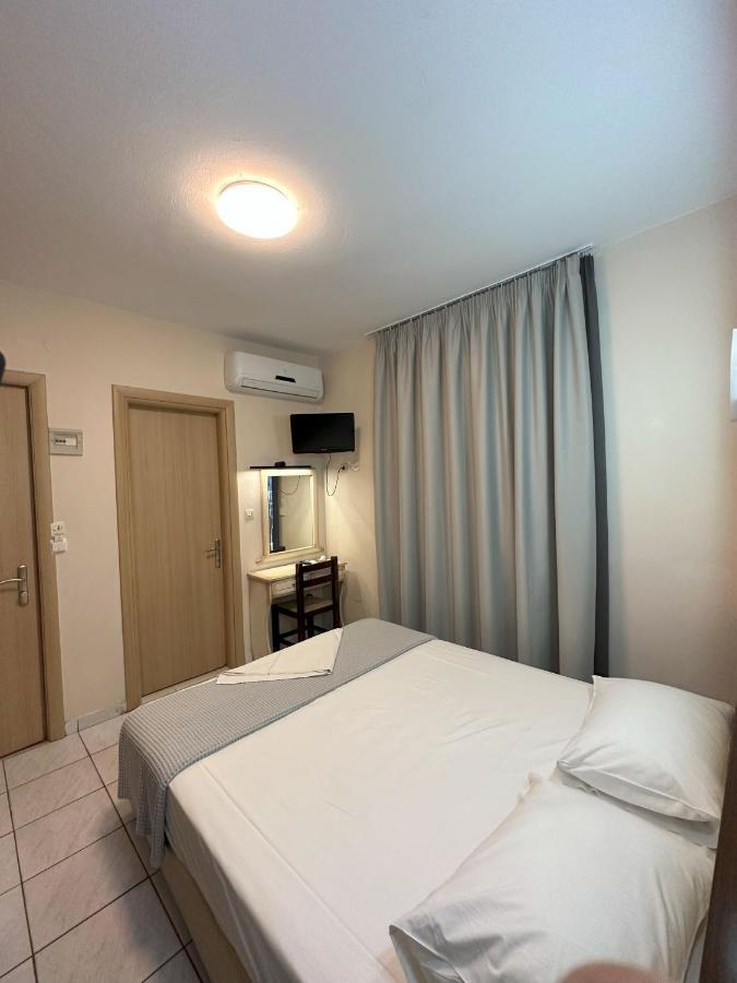 Hotel Afrodite نيوي بوروي المظهر الخارجي الصورة